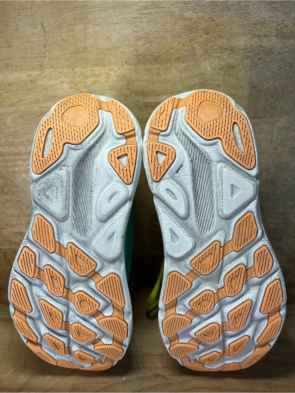 Hoka One One Clifton 9 Mens Size 8 Running Shoes Ceramic Evening Primrose
